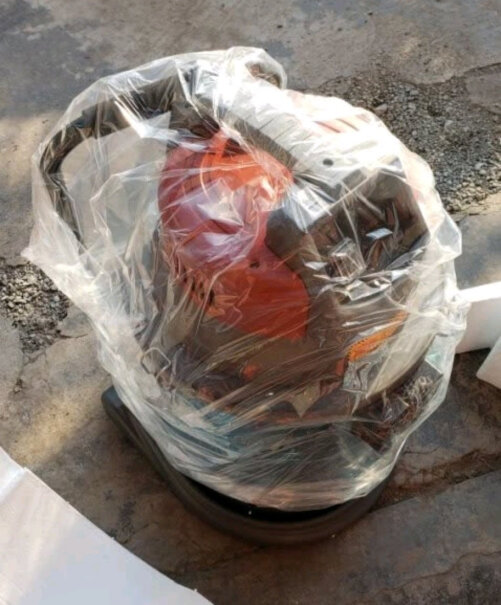 杰诺吸尘器干湿两用大功率工业大型桶式吸尘器桶身的颜色和图片一样吗？