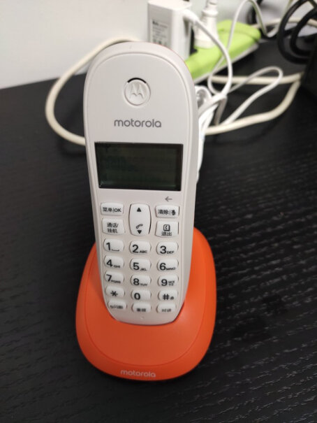 摩托罗拉Motorola数字无绳电话机无线座机请问听筒和话筒声音大吗？可否调节？老人家用可以吗？