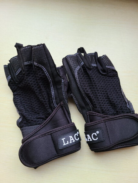 健身手套LAC健身手套器械训练好不好,评测下来告诉你坑不坑？