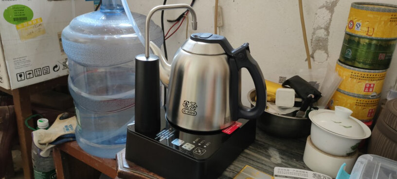 电热水壶功夫茶吉谷控温恒温烧水半自动茶具抽水的时候会溅水吗？