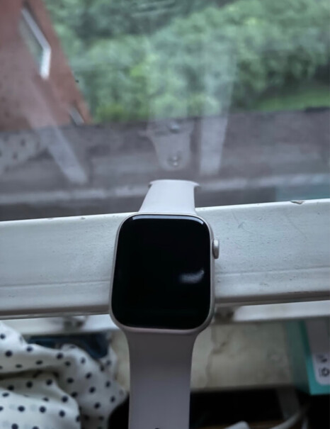 Apple Watch SE 2022款手表手表自带膜嘛？