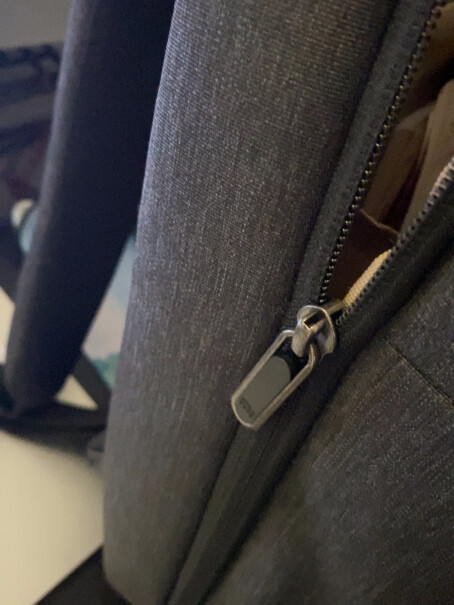 小米极简都市双肩包休闲商务笔记本电脑包15.6英寸后面的背带能拆掉吗？