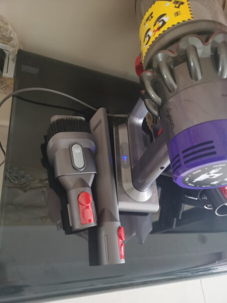 戴森DysonV10Motorhead这个吸尘器装灰尘的地方怎么清洗呀？