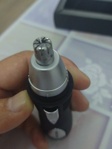 飞科男士电动鼻毛修剪器FS7806便携剃鼻毛器可以用充电电池吗？