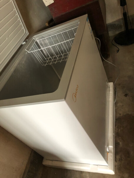 美的Midea301升商用卧式大冷冻冰柜顶部承重怎么样.平时可以当餐桌用吗？