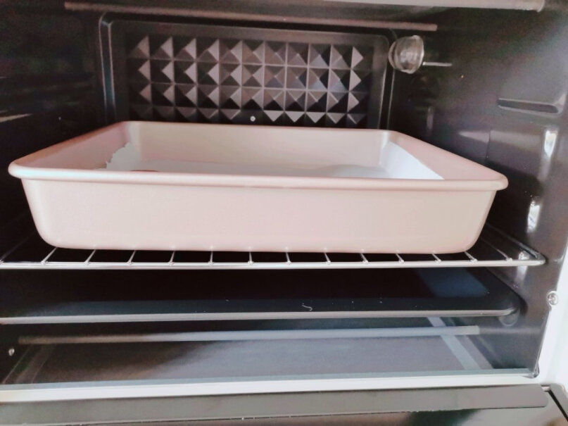 百钻6连花型甜甜圈模小米微烤一体的烤箱可以用11寸的烤盘吗？