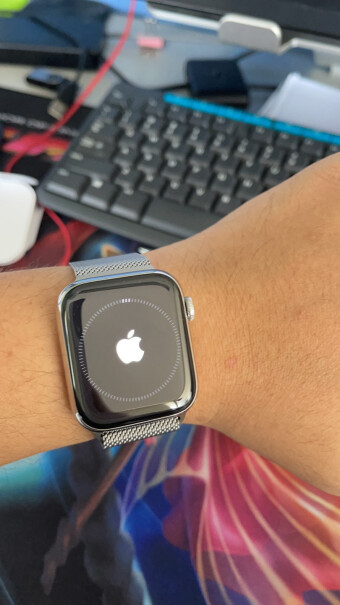 Apple Watch 6蜂窝44mm智能手表有没有人能告诉我不锈钢的比铝金属的好在哪里，奶更抗氧化？