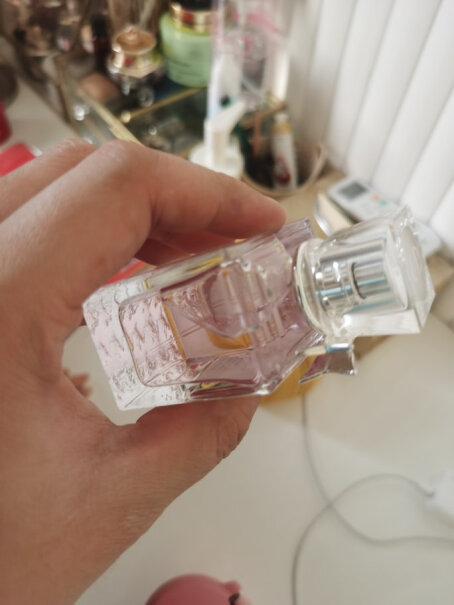 迪奥Dior花漾淡香氛大牌香水瓶子掉地上不会碎，请问是真的吗？