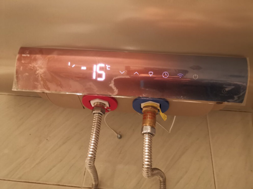 美的80升电热水器涡旋速热极速洗智能杀菌云管家节能电热水器内胆里的水是否可以排除，如何操作？