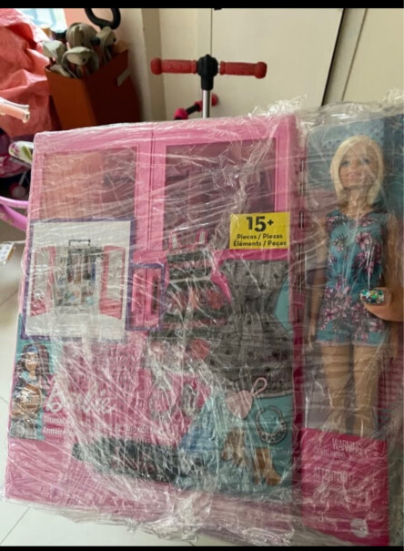 芭比Barbie女孩礼物芭比娃娃套装时尚玩具换装娃娃过家家玩具-芭比娃娃之时尚衣橱GBK12这款带娃娃吗？