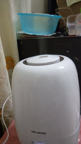 美菱加湿器卧室空气办公室家用香薰机这个是充电使用，还是必须连线使用？