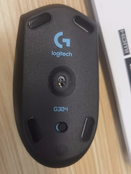 罗技G304LIGHTSPEED无线鼠标你们的电池盖会松吗？