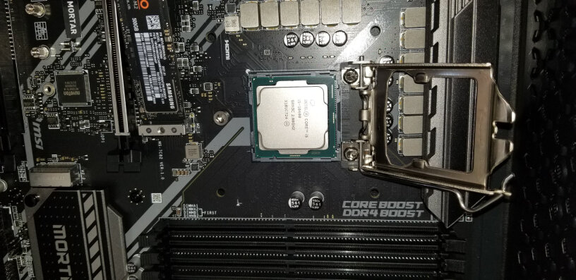 Intel i5-10400 盒装CPU处理器和9600k哪个好点？