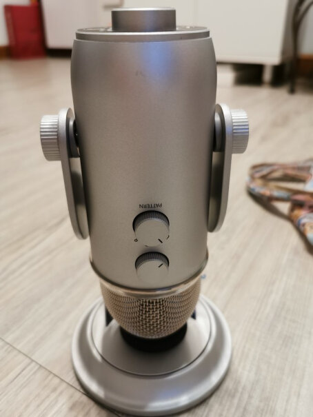 罗技Blue Yeti Nano麦克风购买了麦克风就直接可以插到笔记本上使用了，还需要购买其它的设备吗？