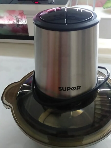 苏泊尔绞肉机家用电动不锈钢机身多能料理机不锈钢杯身薄吗？