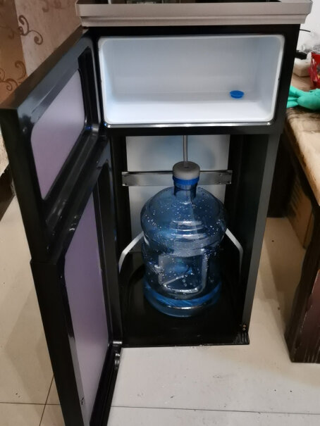 美菱茶吧机可以自己放大水桶装水吗？