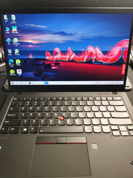 联想笔记本电脑ThinkPadX1这款笔记本屏幕是触摸屏吗？