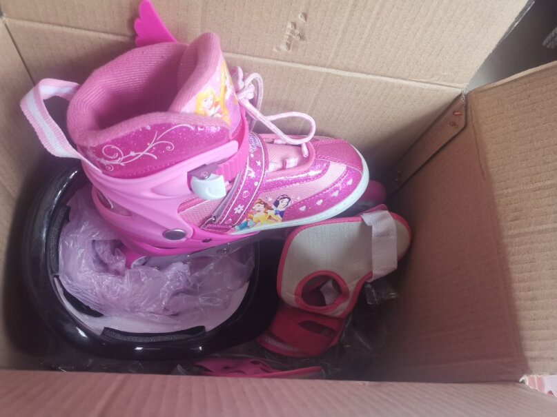 芭比轮滑鞋儿童溜冰鞋全套装滑冰鞋男女可调全闪光轮旱冰鞋滑冰鞋6岁的妹妹穿多大的？