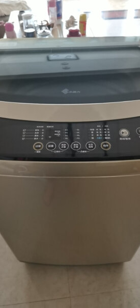 小天鹅8公斤变频波轮洗衣机全自动请问大家，这款洗衣机内桶上方有喷淋头吗，洗衣时上面往出喷水吗？