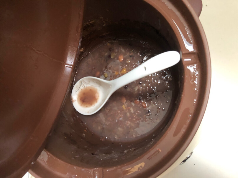 小熊电炖锅煲汤锅亲们，锅盖是什么材质？