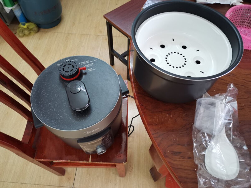 美的电压力锅家用电压力煲智能电高压锅带蒸格5升双胆带蒸功能煮粥会不会溢出来？