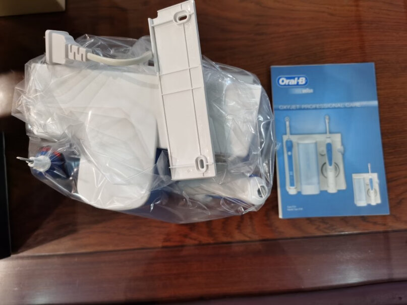 欧乐B电动冲牙器成人口腔护理洗牙器水牙线洗牙机OC20我买来的时候，包装盒没有封口胶，正常吗？牙刷电池一点余电都没。是新包装，还是二手？