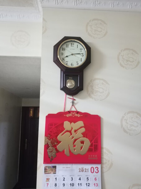 得美莱斯客厅挂钟有没有报时准确啊！有尺寸吗？系无系铜芯！用电池或上链的？