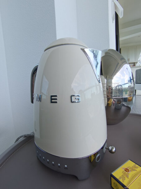 SMEG斯麦格意大利复古电水壶不锈钢1.7L请问倒水漏水吗？