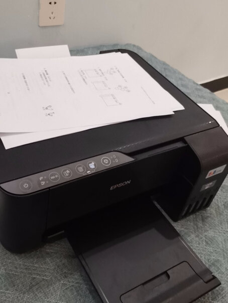 爱普生(EPSON) 墨仓式 L3255 微信打印打印机表面是什么材质的，会不会变色？