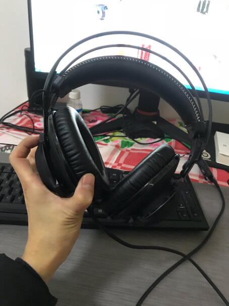 金士顿 HyperX 麦克风黑鹰s玩吃鸡时听的声音方向不对啊？