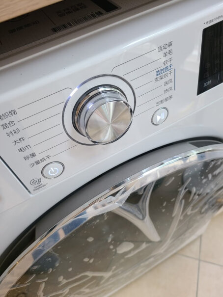 LG9KG双变频热泵烘干机家用干衣机新机器工作时有没有气味？