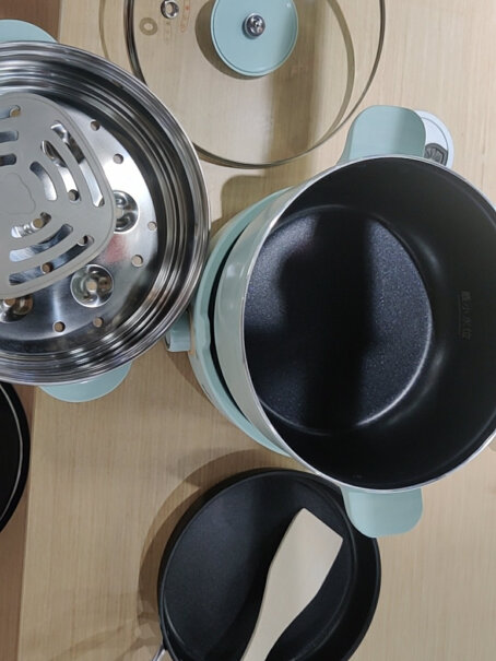 小熊电煮锅多功能锅蒸笼里能放下家里正常的一个盘子吗？