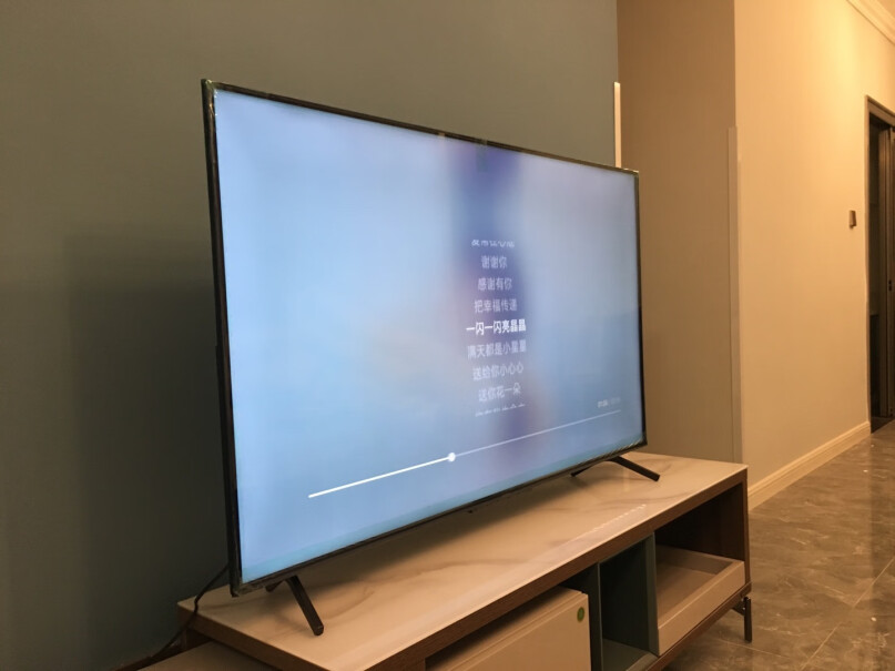 荣耀智慧屏X155英寸LOK-350你们的电视是自己装的还是找人装的？