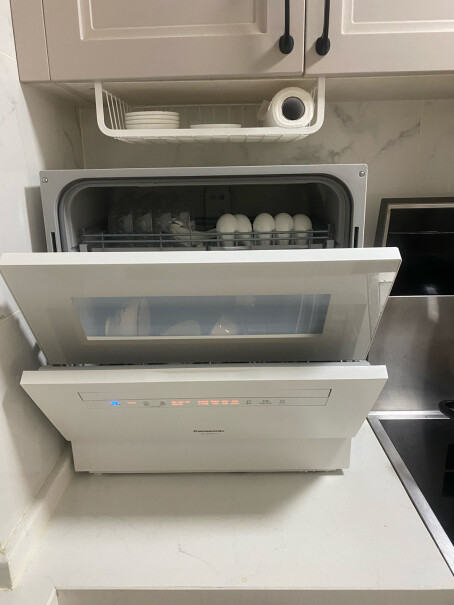 松下洗碗机家用易安装台式独立式这款是白色吗？