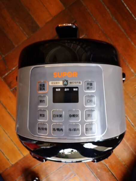 苏泊尔电压力锅电高压锅请问煮饭时候会有大概两分钟时间嗤嗤的冒气是正常的吗？