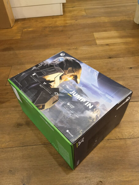 微软XboxSeries是不是买个Xbox 再买个显示器就行了？
