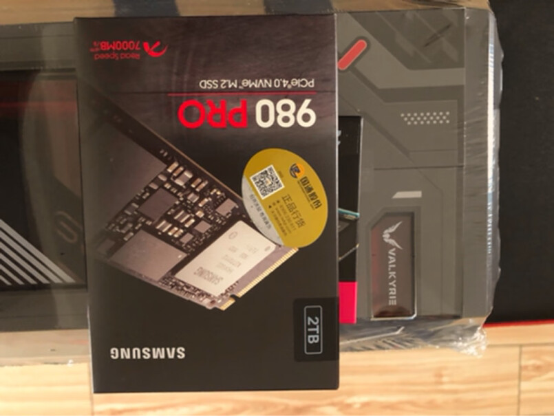 三星(SAMSUNG) 500GB M.2 NVMe固态硬盘背面那张贴纸要撕掉吗？？