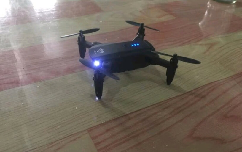 雅得遥控飞机无人机高清实时航拍智能定高折叠四轴飞行器男孩玩具充电需要多久？