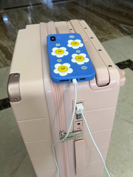 伊曼家伊曼USB拉杆箱PC万向轮行李箱登机大容量好不好？优缺点分析测评！