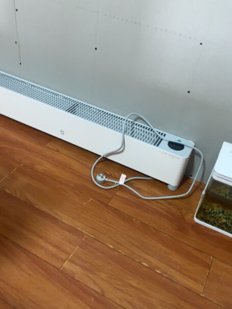 米家小米取暖器电暖器电热暖气片家用可以放在桌子下面吗？