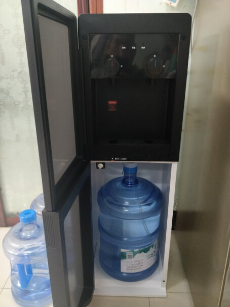 美的饮水机立式家用办公下置式快速加热温热型初见饮水机下置水桶多少升？