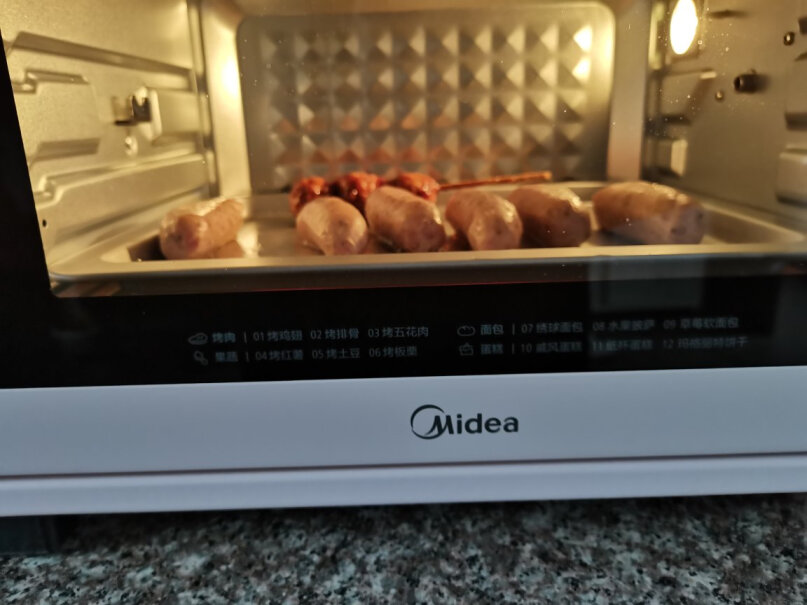 美的多功能烤箱上下四管独立控温我想问想烧烤肉类跟素菜放一烤盘里按哪个键？