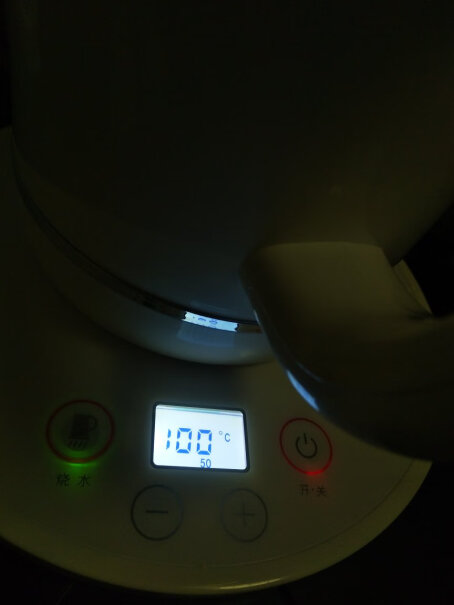 新贝恒温水壶调奶器1.2L这个壶底确定没有硅胶圈吗？