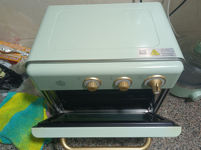 柏翠petrus空气炸锅烤箱一体机20L小型家用烤的时候机器外面烫吗？