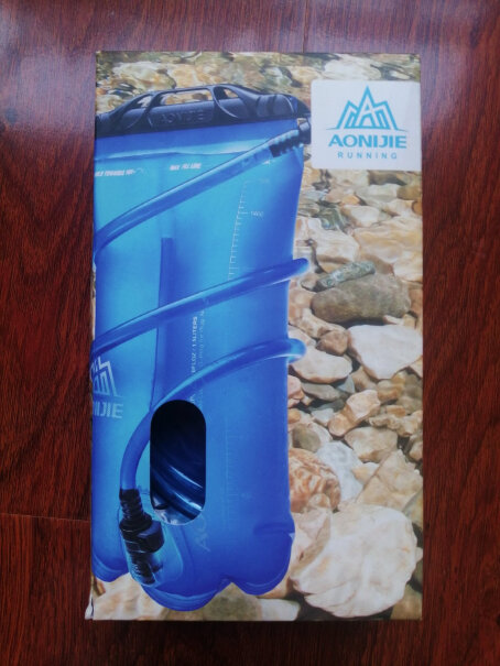 奥尼捷跑步水袋户外折叠水囊登山越野骑行水壶便携运动软水袋2L包装里面没资料？