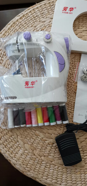 芳华缝纫机201家用电动迷你多功能小型吃厚微型缝纫机可以缝双面呢吗？