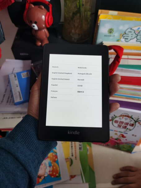 Kindle PW 8G阅读器-书卷礼盒大家买的kindle有黑点吗，我换了几次货都有黑点？