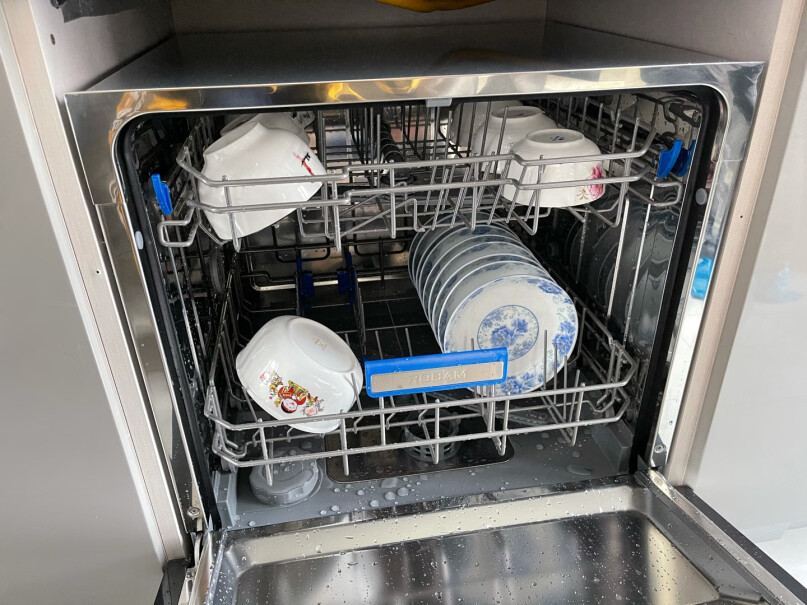 老板WB770A8套升级10套洗消一体嵌入式家用洗碗机问下大家，洗的干净吗，洗完干爽吗？