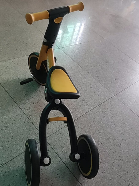 乐卡儿童三轮车便携可折叠童车滑行平衡车三合一TINY前轮和车把连接的塑料件很不结实，会断吗？
