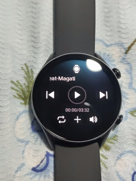 Amazfit GTS 3 手表表盘大吗，戴着会不会显得不搭？